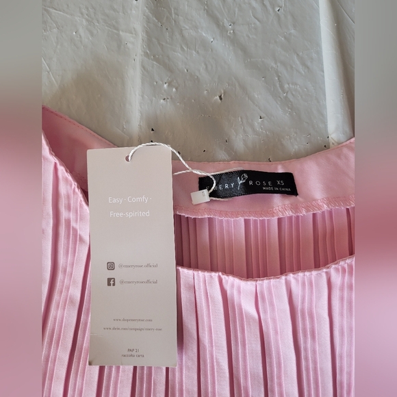 NEW Emery Rose Chic Pink Pleated Blouse, Size XS - Picture 4 of 7